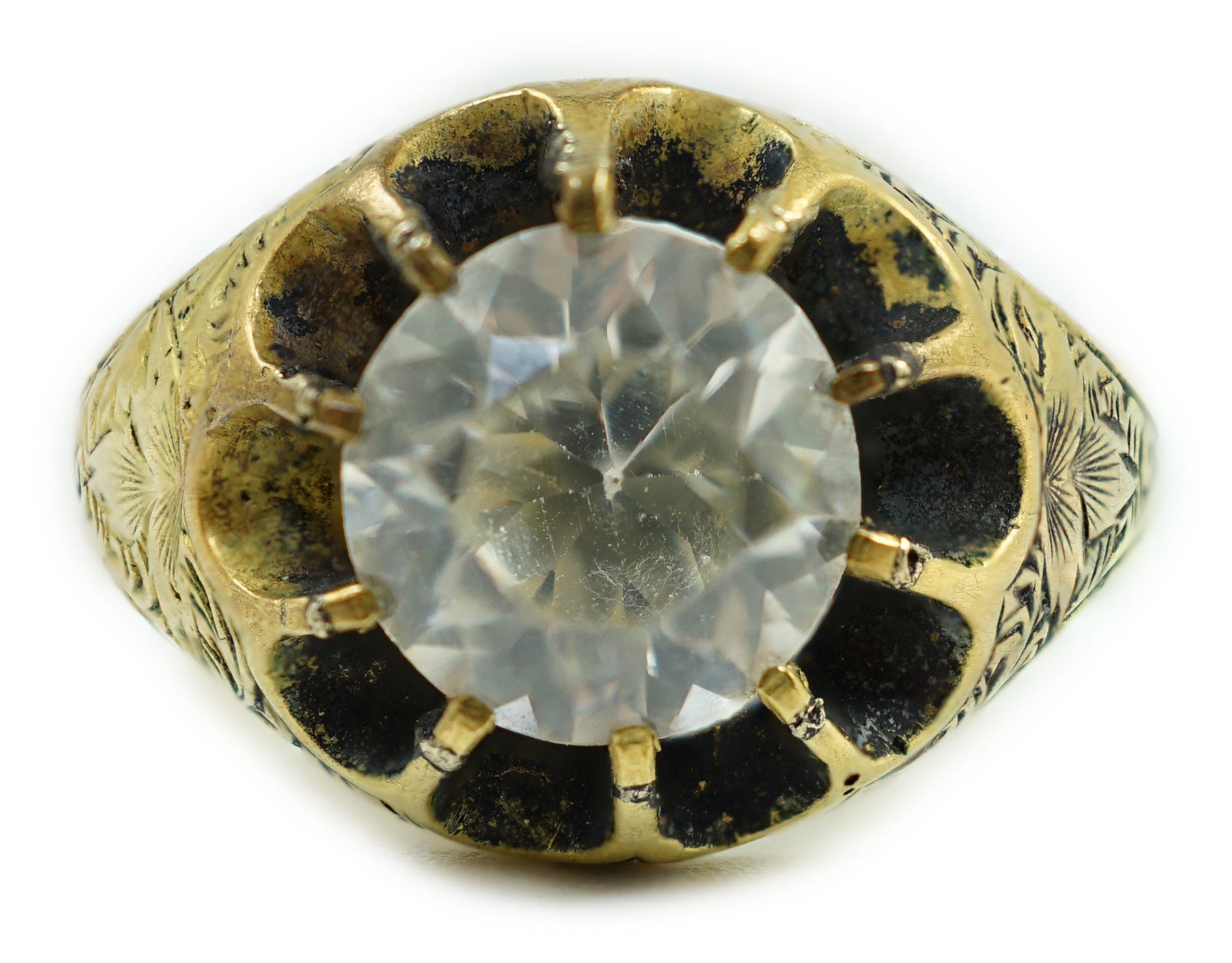 An Edwardian 18ct gold and single stone claw set white zircon? ring, size O, size 7 grams.